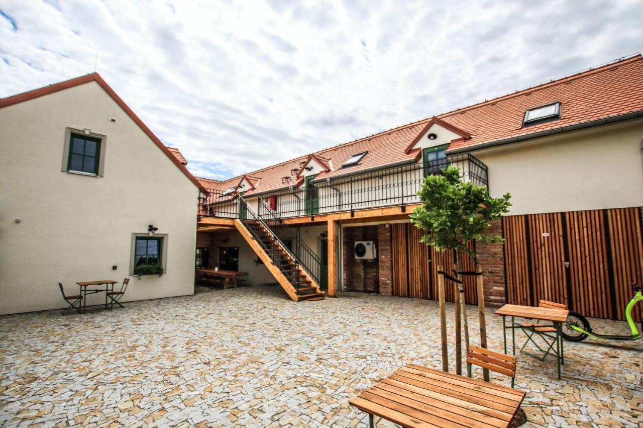 Penzion A Bistro Stary Kopec Znojmo Buitenkant foto